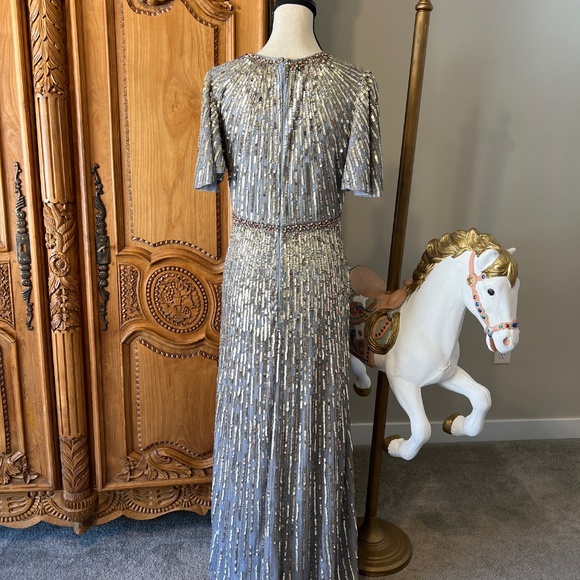 NWT Mac Duggal 5538 Silver Embellished [8] V Neck Butterfly Sleeve Column Gown - Picture 7 of 12